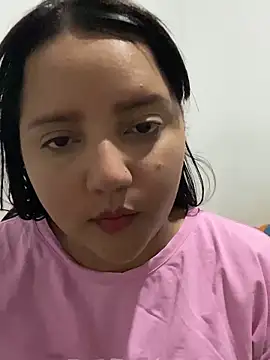 Snapshot of AlinaVega chatting on 10.31.25 AlinaVega online show from 10.31.25