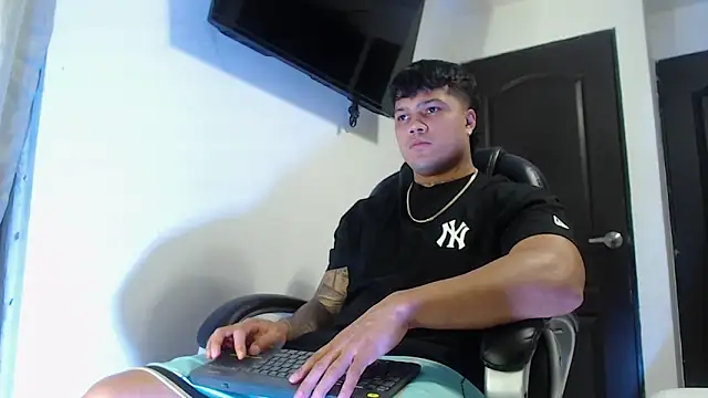 Boyhot 00 online show from 10.26.25