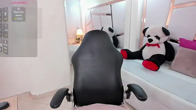 cloe 555 online show from 12.19.25