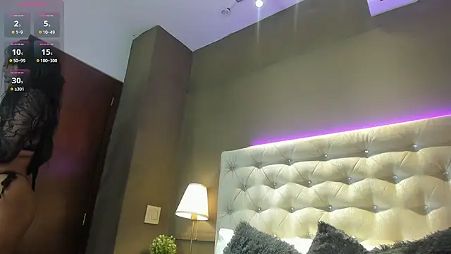 KendraaSmith  online show from 11.04.25