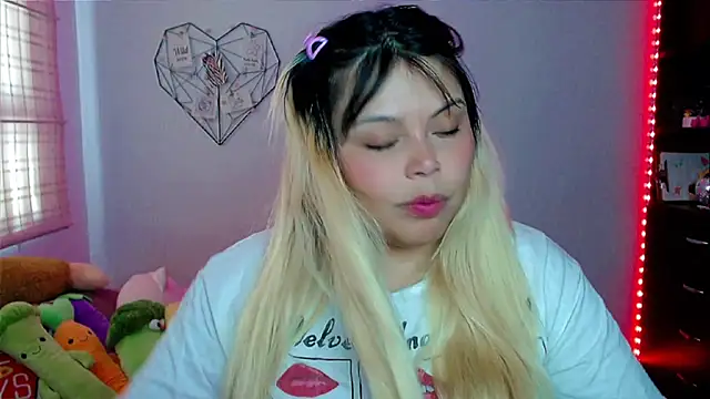 EllieMoonX online show from 12.04.25