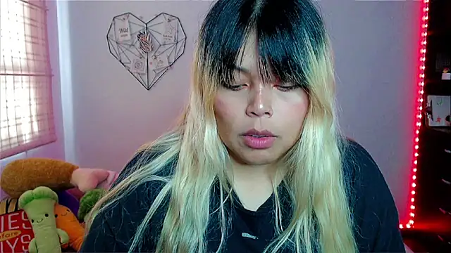 EllieMoonX online show from 12.15.25