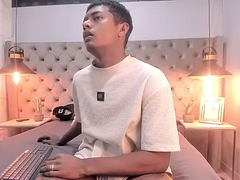 MorenitoDigno online show from 10.21.25