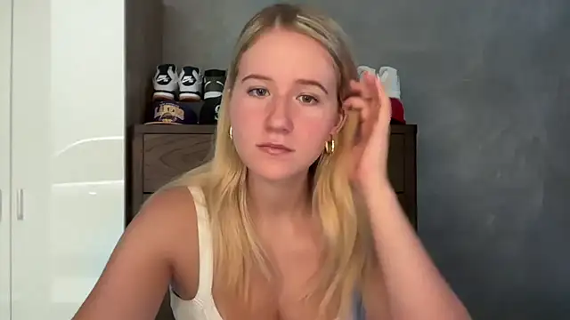 Snapshot of itssosierra chatting on 04.23.26 itssosierra online show from 04.23.26