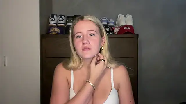 Snapshot of itssosierra chatting on 04.29.26 itssosierra online show from 04.29.26