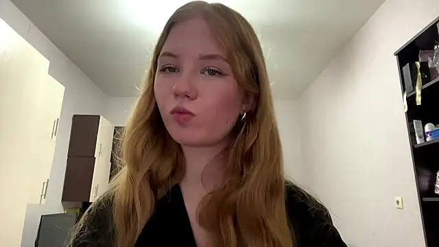 KylaDutkiewicz online show from 10.29.25