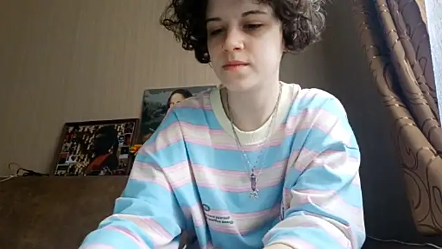 Snapshot of JesseniaHanney chatting on 10.16.25 JesseniaHanney online show from 10.16.25