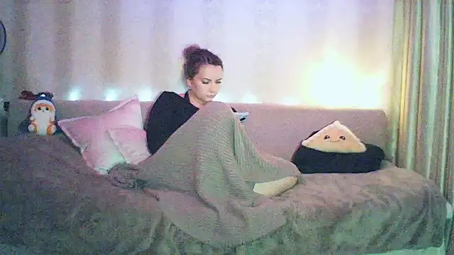 MoodieMira online show from 02.25.26