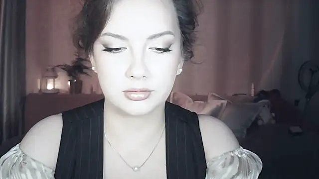 Snapshot of MoodieMira chatting on 05.17.26 MoodieMira online show from 05.17.26