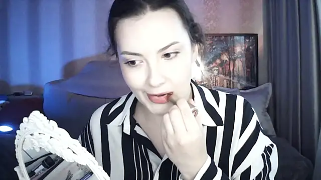 Snapshot of MoodieMira chatting on 06.17.26 MoodieMira online show from 06.17.26