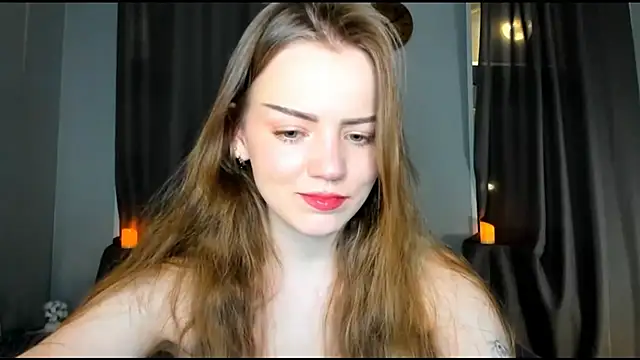 Snapshot of Olivia_Mensy chatting on 10.09.25 Olivia Mensy online show from 10.09.25