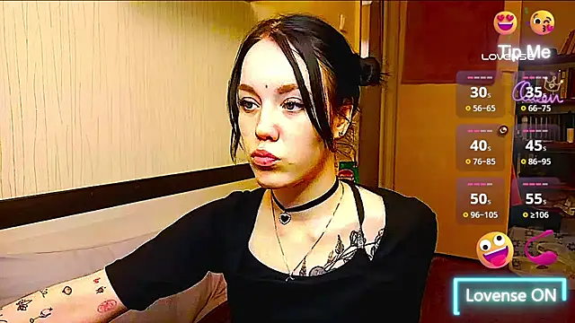 Snapshot of JennyRass chatting on 04.27.26 JennyRass online show from 04.27.26