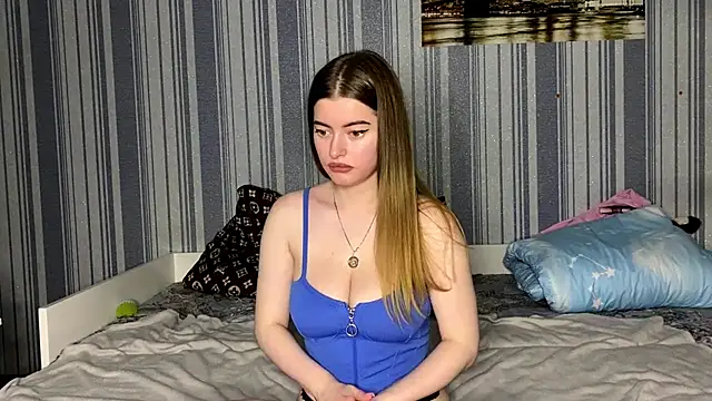 EmiliaCouple online show from 11.27.25