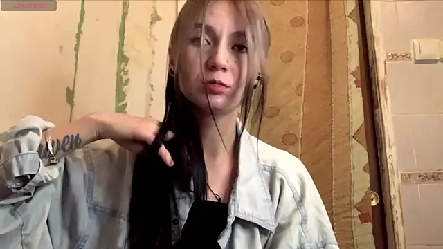 Snapshot of ArianeBhayani chatting on 10.09.25 ArianeBhayani online show from 10.09.25