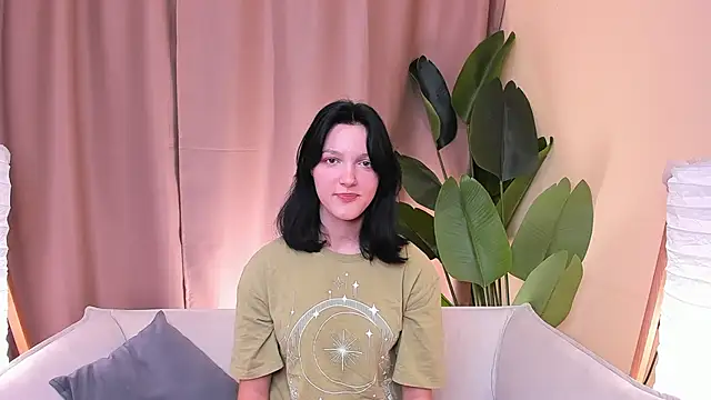 Snapshot of OletaReffner chatting on 10.18.25 OletaReffner online show from 10.18.25