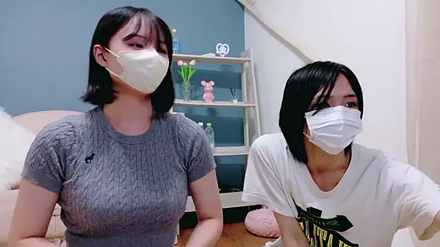 Snapshot of Roro-sexych chatting on 10.13.25 Roro-sexych online show from 10.13.25