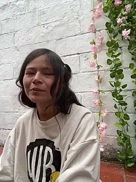 Snapshot of Ninfa_pink chatting on 10.10.25 Ninfa pink online show from 10.10.25