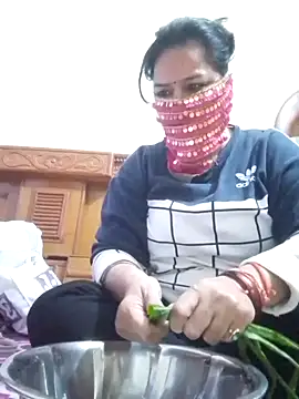 Snapshot of Honey-26 chatting on 11.16.25 Honey-26 online show from 11.16.25