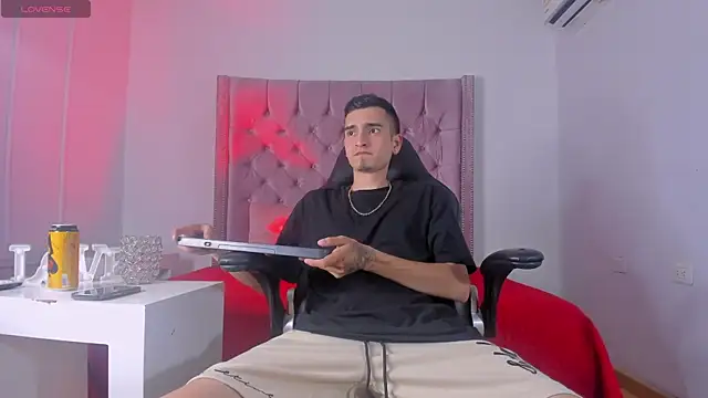 Ethan Boy  online show from 10.13.25