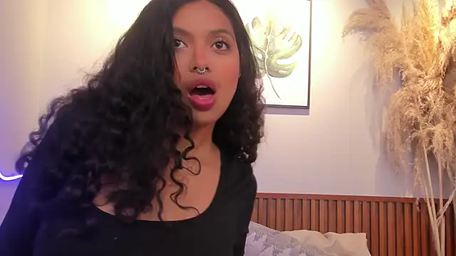 Snapshot of MIAHIVANOV chatting on 11.04.25 MIAHIVANOV online show from 11.04.25