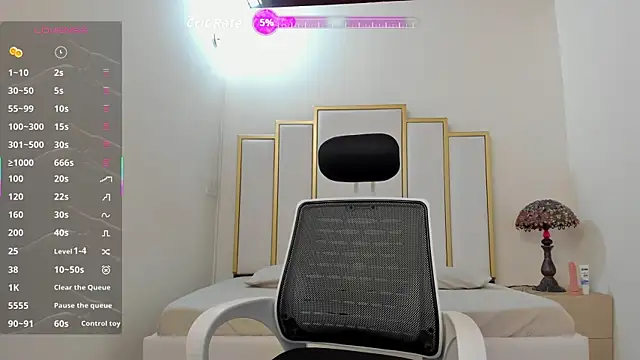 Snapshot of Annylittle_ chatting on 10.19.25 Annylittle online show from 10.19.25