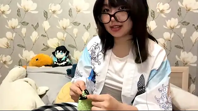 Snapshot of YunaMuse chatting on 10.12.25 YunaMuse online show from 10.12.25