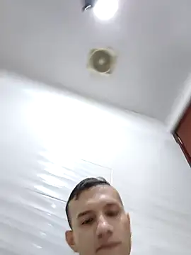 Snapshot of andriu656 chatting on 10.21.25 andriu656 online show from 10.21.25