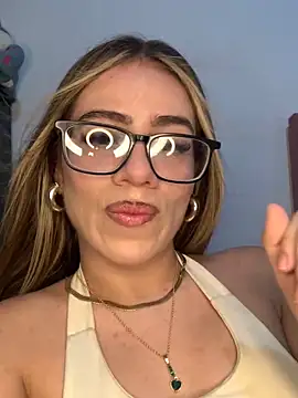 Snapshot of Shopia2790 chatting on 10.22.25 Shopia2790 online show from 10.22.25