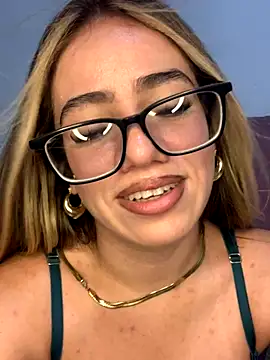 Snapshot of Shopia2790 chatting on 10.24.25 Shopia2790 online show from 10.24.25