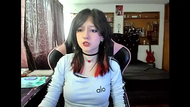 Maki Zein  online show from 11.07.25