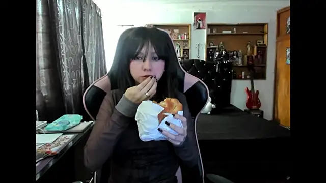 Maki Zein  online show from 12.02.25