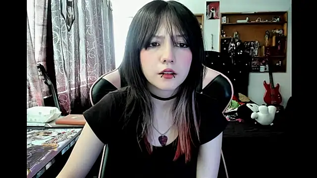 Maki Zein  online show from 01.17.26