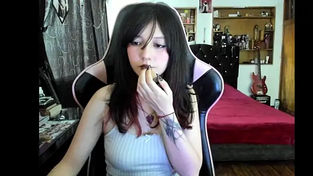 Maki Zein  online show from 04.24.26