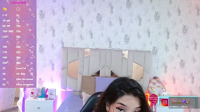 MARIANA TAY1 online show from 01.12.26