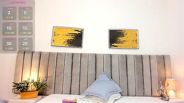  naylaa  online show from 10.30.25