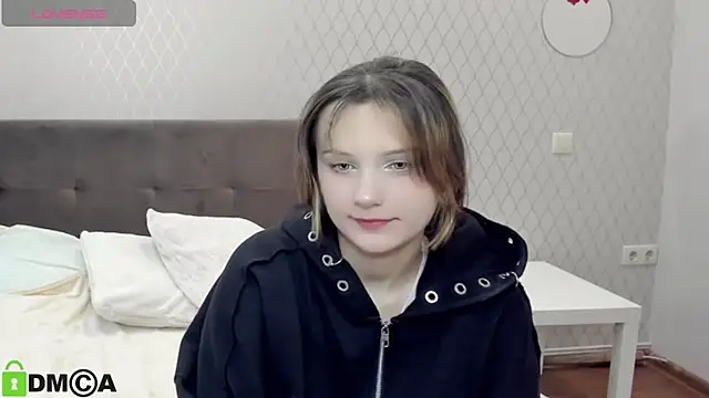 Snapshot of SofiMuse chatting on 10.10.25 SofiMuse online show from 10.10.25