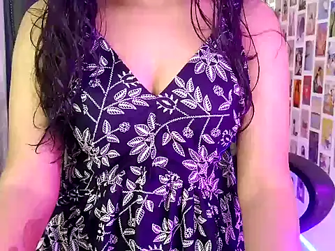 Snapshot of your_Tanu_02 chatting on 10.17.25 your Tanu 02 online show from 10.17.25