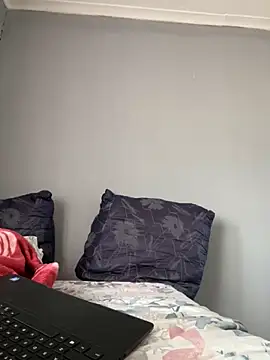 Wildpineapple online show from 11.08.25