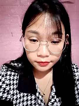 Snapshot of Rose-nice chatting on 10.22.25 Rose-nice online show from 10.22.25