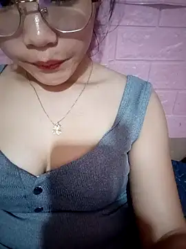 Snapshot of Rose-nice chatting on 10.23.25 Rose-nice online show from 10.23.25