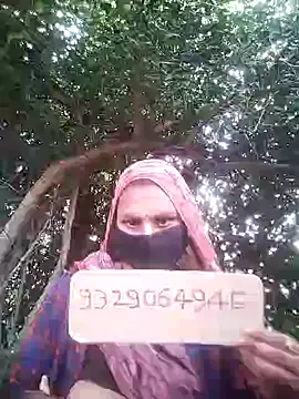 Snapshot of rasmi_powar chatting on 10.15.25 rasmi powar online show from 10.15.25