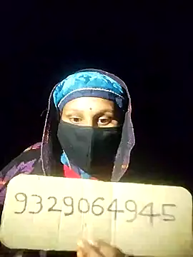 Snapshot of rasmi_powar chatting on 10.20.25 rasmi powar online show from 10.20.25