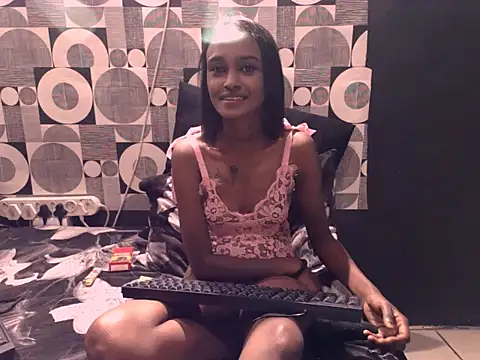 Snapshot of sassyindian01 chatting on 10.11.25 sassyindian01 online show from 10.11.25