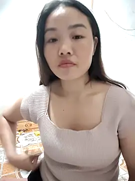 Snapshot of pusi_xinh chatting on 10.10.25 pusi xinh online show from 10.10.25