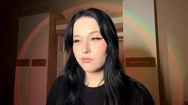 Snapshot of KristenGoodmon chatting on 10.13.25 KristenGoodmon online show from 10.13.25