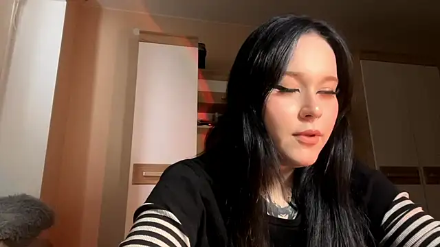 Snapshot of KristenGoodmon chatting on 10.16.25 KristenGoodmon online show from 10.16.25