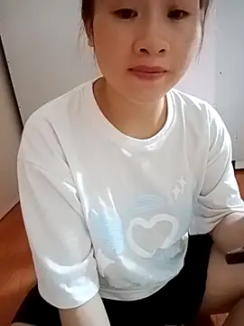 Snapshot of tuongvycute chatting on 10.10.25 tuongvycute online show from 10.10.25