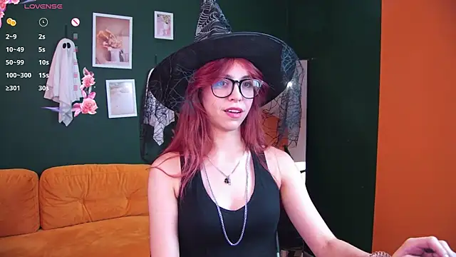 Snapshot of SabrinaCutie chatting on 10.14.25 SabrinaCutie online show from 10.14.25