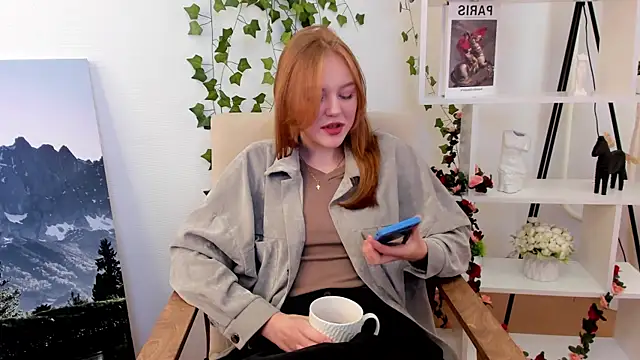 Snapshot of VernellArey chatting on 10.11.25 VernellArey online show from 10.11.25