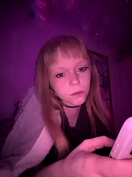 OpheliaMills online show from 10.11.25